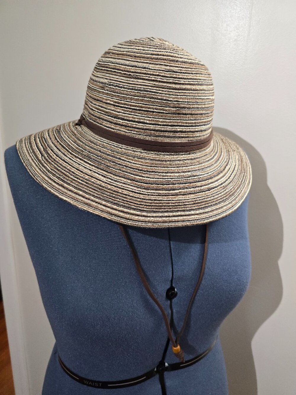 Eddie Bauer Women’s Packable Hat – Wide Brim (Brown)